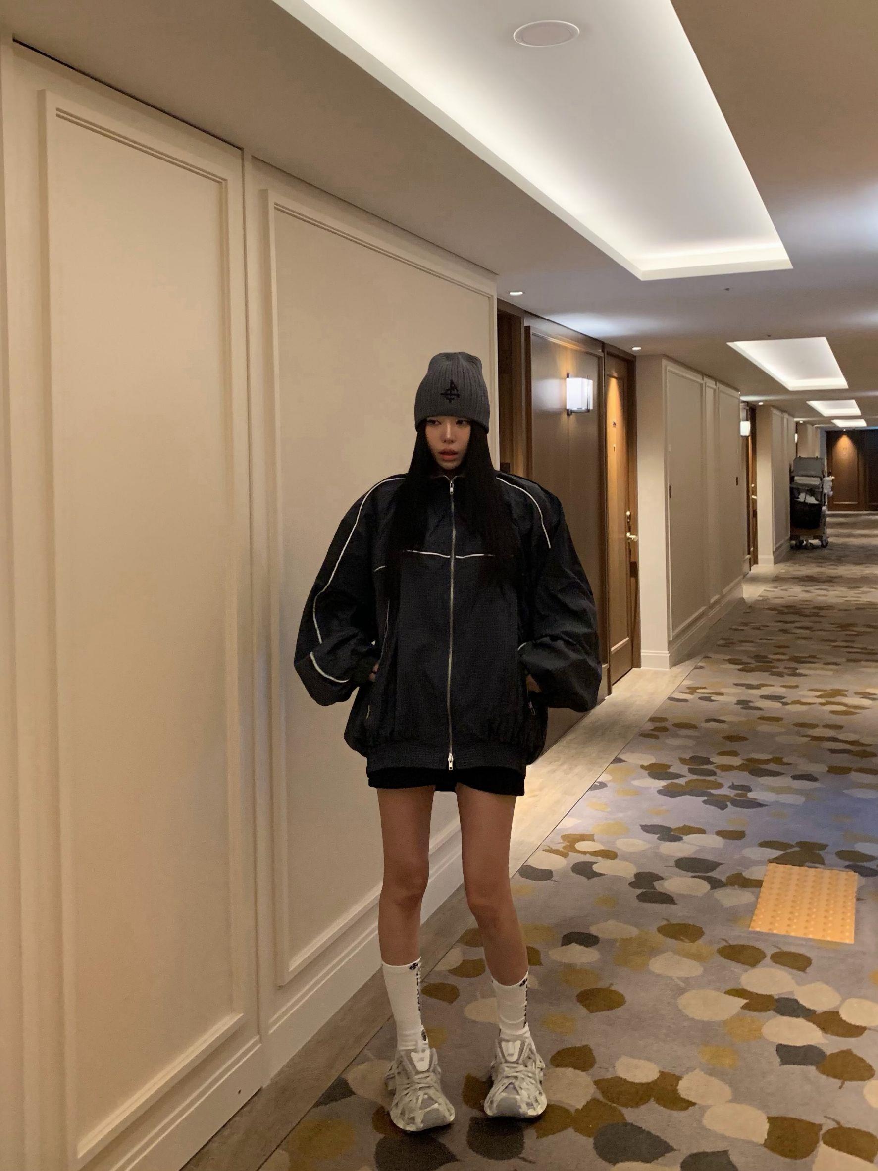 線條格紋尼龍外套